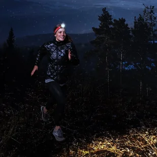 Fenix Latarka diodowa HL18R-T czołówka czerwona 039-476 - Latarki - miniaturka - grafika 9