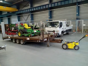 000 Ciągnik holownik elektryczny do transportu wózków maks nośność ciągnika 4000 kg) 00078970 78970-uniw - Wózki magazynowe - miniaturka - grafika 4