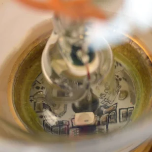 Lucide Żarówka LED E27 A60 4W 2 200 K bursztyn czujnik - Żarówki LED - miniaturka - grafika 4