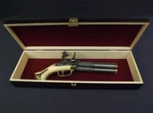 Repliki - broń - Denix SA REPLIKA W PUDEŁKU CZTEROLUFOWEGO PISTOLETU MODEL 1310+P01 1310+P01 - miniaturka - grafika 1