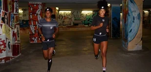 Compressport Pas biegowy FREE BELT FLASH czarny - Pozostały sprzęt i akcesoria do ćwiczeń - miniaturka - grafika 4