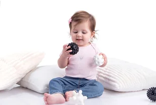 Am Tullo Am Tullo Piłeczki sensoryczne czarno-białe 4szt - Zabawki zręcznościowe - miniaturka - grafika 4