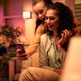 Philips Hue oprawa zewnętrzna Lucca - Systemy inteligentnych domów - miniaturka - grafika 4