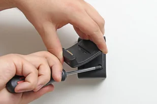 Brodit AB Uchwyt z aktywną stacją dokującą do TomTom GO 500, GO 5000, GO 600 & GO 6000 215682 - Uchwyty samochodowe do telefonów - miniaturka - grafika 2