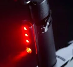 Knog Lampka rowerowa tylna BLINDER ROAD R70 - Lampki rowerowe - miniaturka - grafika 2