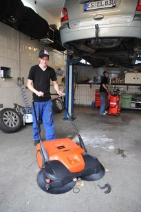 Haaga 697 ( OO-OTHHA697 ) - Zamiatarki - miniaturka - grafika 6