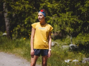 Compressport Koszulka damska biegowa z krótkim rękawem TRAINING T-SHIRT SS Mont Blanc 2021 żółta - Koszulki sportowe męskie - miniaturka - grafika 4