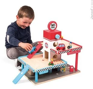 janod Stacja benzynowa garaż drewniany z 8 elementami 3700217357184 - Tory, garaże, parkingi - miniaturka - grafika 13