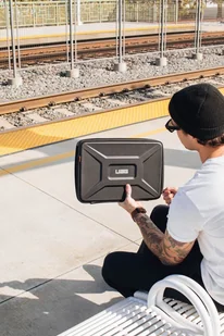 UAG (URBAN ARMOR GEAR) Medium Sleeve etui ochronne do urządzeń 13" czarny ISLUGMBK - Torby na laptopy - miniaturka - grafika 5