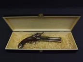 Repliki - broń - Denix SA REPLIKA TRZY LUFOWY PISTOLET W PUDEŁKU MODEL 1307+P02 1307+P02 - miniaturka - grafika 1