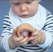 Grzechotki dla dzieci - Grimm's Grimm's: grzechotka z różowym kwarcem Oczko - miniaturka - grafika 1