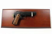 Repliki - broń - Denix SA REPLIKA PISTOLET AUTOMATYCZNY M1911A1.45 na tablo MODEL 8312+TM+35 8312+TM+35 - miniaturka - grafika 1