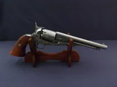 Repliki - broń - Denix SA REPLIKA REWOLWER COLT NA STOJAKU MODEL 1007G+801 1007G+801 - miniaturka - grafika 1