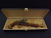 Repliki - broń - Denix SA REPLIKA WŁOSKI PISTOLET W PUDEŁKU MODEL 1031L+P02 1031L+P02 - miniaturka - grafika 1