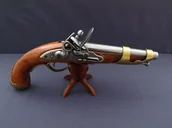 Repliki - broń - Denix SA REPLIKA KAWALERYJSKI PISTOLET FRANCUSKI NA STOJAKU MODEL 1011+800 1011+800 - miniaturka - grafika 1