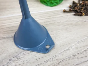 Fackelmann Mini lejek plastikowy do butelek 42675 42675 - Pozostałe akcesoria kuchenne - miniaturka - grafika 3