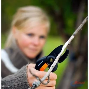 Fiskars Sekator kowadełkowy P25 SingleStep (1000564) - Nożyce i sekatory - miniaturka - grafika 3