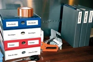 Q-Connect Kieszeń samoprzylepna na wizytówki, rozc. na dł. boku, 60x95mm, 100szt. KF27040 - Akcesoria do pakowania - miniaturka - grafika 2