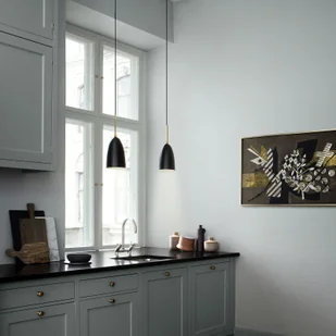 GUBI Gubi Gräshoppa lampa wisząca, czarna - Lampy sufitowe - miniaturka - grafika 2