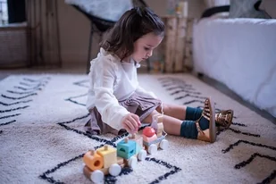 Janod Pociąg z klockami do ciągnięcia Pure - Pociągi dla dzieci - miniaturka - grafika 9