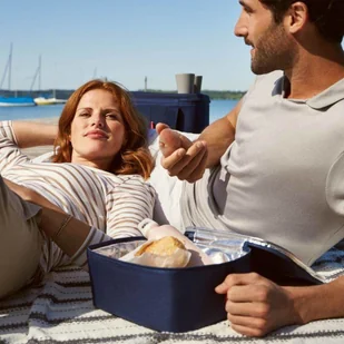 Reisenthel Torba termiczna na piknik Coolerbag M Pocket - navy RLF4005 - Torby i wózki na zakupy - miniaturka - grafika 3