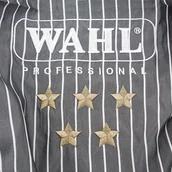 Pozostałe akcesoria fryzjerskie - Wahl Peleryna Barber czarna w białe pasy, napisy i gwiazdy haftowane - miniaturka - grafika 1