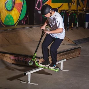 Nils Extreme HS202 PRO BLACK-GREEN HULAJNOGA DO TRIKÓW - Hulajnogi - miniaturka - grafika 4