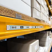 Etykiety samoprzylepne i bloki etykiet - Durable 802619 szyny do skanera z etykietami, przezroczyste, 25 sztuk 1000 x 30 mm - miniaturka - grafika 1