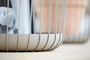 ZONE Denmark ZONE Denmark INU Metalowy Kosz do Przechowywania 30 cm Jasnoszary Soft Grey 10569 - Pudła i pojemniki do przechowywania - miniaturka - grafika 2