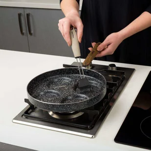 NAVA Patelnia granitowa NATURE do smażenia jajek naleśników pancakes na jajka 26 cm 10-144-113 - Patelnie - miniaturka - grafika 6