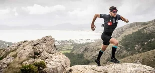 COMPRESSPORT COMPRESSPORT opaski kompresyjne na łydki R2 OXYGEN 2020 czarne - Piłka nożna - miniaturka - grafika 7