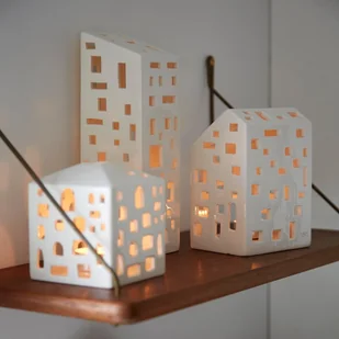Kähler Kähler URBANIA Świecznik Tealight - Domek Biały - High Building 691103 - Oświetlenie świąteczne - miniaturka - grafika 9