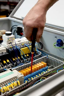 BAHCO wkrętak izolowany do śrub płaskich 0,5x3,0x100mm VDE ERGO [BE-8220S] BE-8220S - Kombinerki i obcęgi - miniaturka - grafika 3