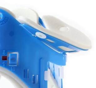 Ambu A S Kołnierz ortopedyczny- ratunkowy, regulowany Redi ACE - dla dorosłych Regulowany kołnierz ortopedyczny Ambu Redi-ACE, przeznaczony jest do stosowania w ratownictwie medycznym. Kołnierz umożliwia uzysk Redi-ACE - Meble i wyposażenie gabinetów medycznych - miniaturka - grafika 4