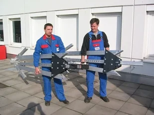 999 Suwnica bramowa aluminiowa składana + wyciągarka udźwig 1500 kg szerokość 4,23m wys dla pracy wciągarki 2,23-4,00m szerokość stelaży 2,30m) 99978253 78253-uniw - Wciągarki - miniaturka - grafika 3