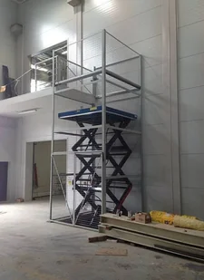 018 Podnośnik podest nożycowy udźwig 2000 kg wymiary platformy 2600x1300mm wysokość podnoszenia min/max 530-3530mm moc 3kW) 01878948 78948-uniw - Podnośniki - miniaturka - grafika 5