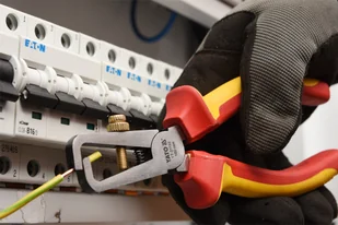 YATO SZCZYPCE ŚCIĄGACZ IZOLACJI 160MM VDE YT-21160 YT-21160 - Kombinerki i obcęgi - miniaturka - grafika 5