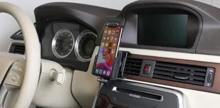 Brodit AB Uchwyt do Apple iPhone 11 Pro z wbudowanym kablem USB oraz ładowarką samochodową 721161 - Uchwyty samochodowe do telefonów - miniaturka - grafika 4