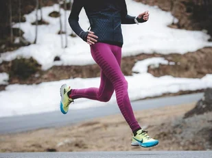 Compressport Legginsy biegowe męskie WINTER RUN LEGGING czarno-szare - Spodnie sportowe męskie - miniaturka - grafika 7