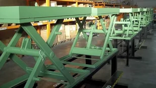 432 43268369 Podnośnik nożycowy udźwig 500 kg wymiary platformy 900x600 mm wysokość podnoszenia 900 mm) 68369-uniw - Stoły warsztatowe - miniaturka - grafika 5