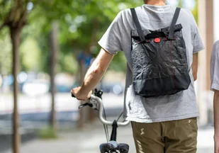 Lekue To Go Limited 1 L Czarny Lunch Box Dwukomorowy Plastikowy Ze Sztućcami I Torbą Termiczną - Lunch boxy - miniaturka - grafika 5