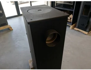 Ekoprojekt 888 POMA Piec wolnostojący Thorma 2,5-8,5 kW na drewno i brykiet spaliny tył) spełnia anty-smogowy EkoProjekt 88879699 - Piece wolnostojące - miniaturka - grafika 18