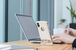 Moshi Kameleon - Etui hardshell z podstawką iPhone X (Coastal Gray) 99MO101032 - Etui i futerały do telefonów - miniaturka - grafika 2