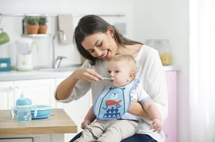 Chicco Pierwsza łyżeczka 8m+ silikonowa miękka różowa - Sztućce dla dzieci - miniaturka - grafika 3