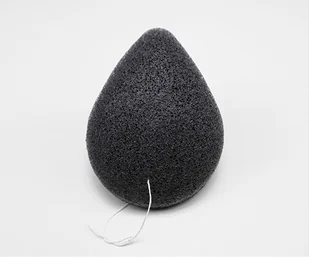 Konjac purito Gąbka z aktywnym bambusowym węglem drzewnym - Bamboo Charcoal Sponge Purito - Akcesoria do oczyszczania twarzy - miniaturka - grafika 3