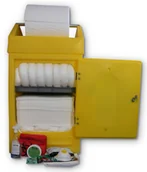 Sprzęt ratunkowy - Producent Green Service Zestaw Ratunkowy Olejowy W Szafce Z Drzwiami, 243 L. Biały 243 L. - miniaturka - grafika 1