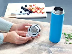 Leifheit Kubek termiczny Flip 600 ml błękitny 03276 - Kubki termiczne - miniaturka - grafika 4