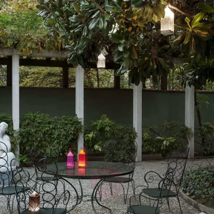 Kartell Kartell Lantern lampa stołowa LED, szary dym IP54 - Lampy ogrodowe - miniaturka - grafika 4