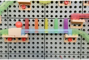 Masterkidz MASTERKIDZ Zestaw Konstrukcyjny Tor dla Piłek Tablica STEM 120elementów ME14665 - Tablice dla dzieci - miniaturka - grafika 6