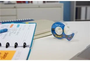 Scotch 3M Taśma klejąca Wall-Safe, bezpieczna dla ścian, na podajniku, 19mm, 16,5m, transparentna 3M-UU009254309 - Taśmy klejące - miniaturka - grafika 2